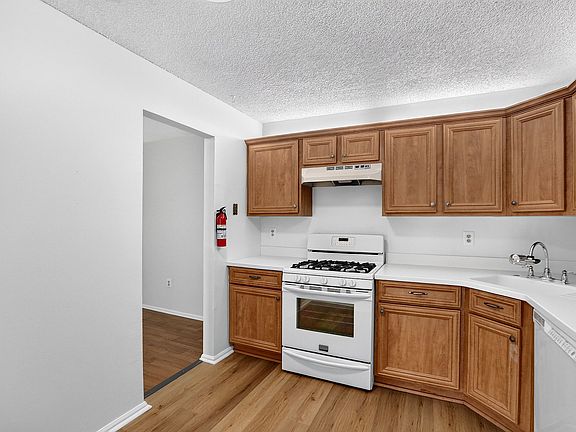 5th image of 61 Aspen Ct