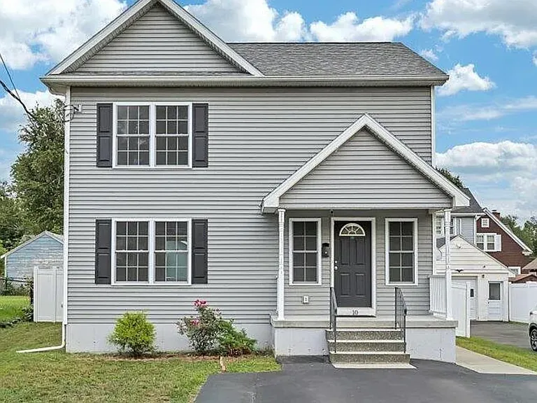 10 Old Pine Ave — Photo 1