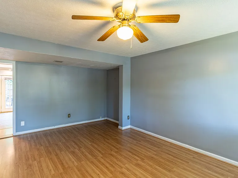 110 Woodlake Dr — Photo 7
