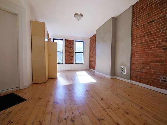2nd image of 456A 9th St #2