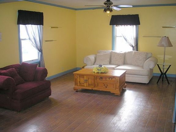 Bright and cheerful family room