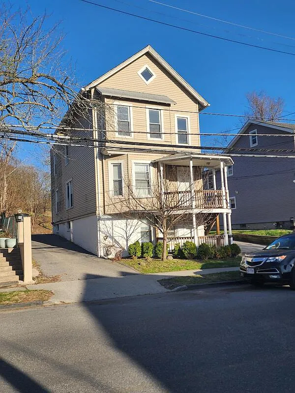 2 bed, 1.0 bath, 900 sqft, $2,100 — Photo 2