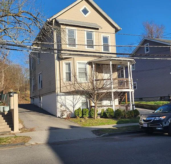 157 N Clinton St #B — Photo 2