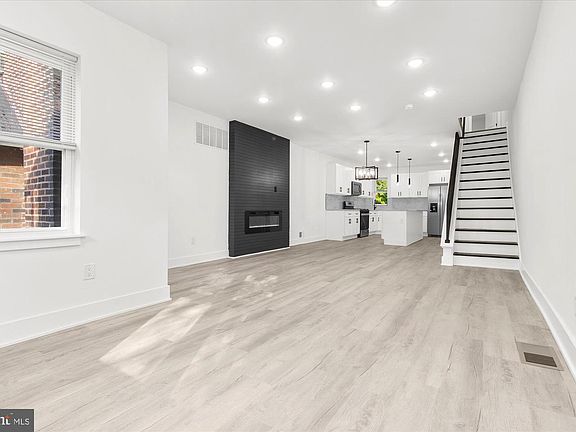 4th image of 515 W Abbottsford Ave