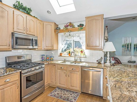 5th image of 406 Harborview Ct