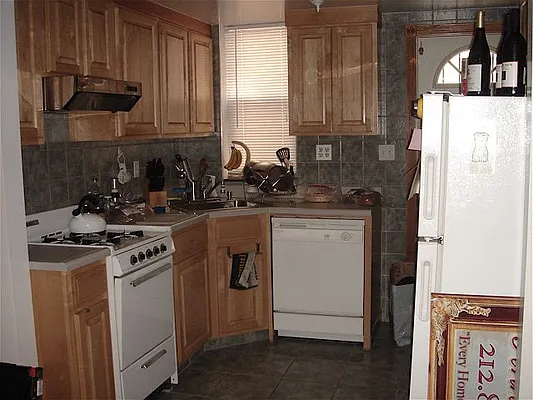 Rented by Aidonis Realty | media 8