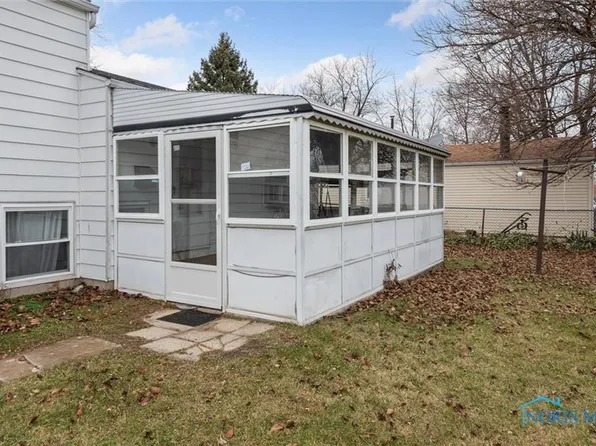304 Ember Dr, Oregon, OH 43616