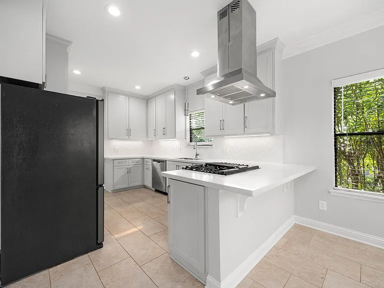 15526 Cabildo Dr — Photo 36