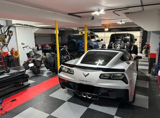 32 Honeysuckle Ln, Westhampton, NY 11977