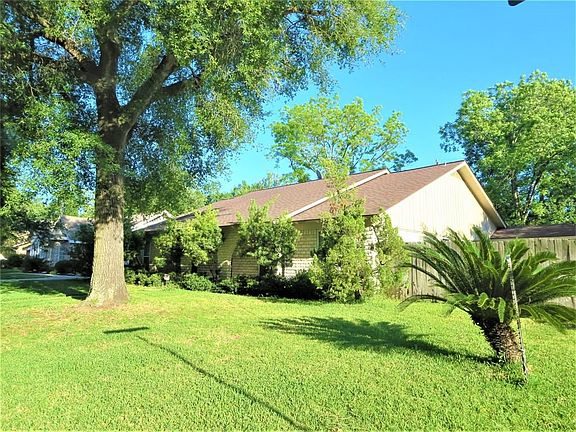 3rd image of 13935 Saint Marys Ln