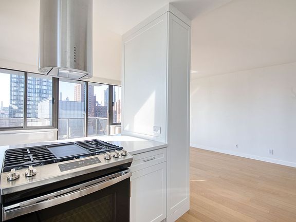 4th image of 301 E 94th St #14D