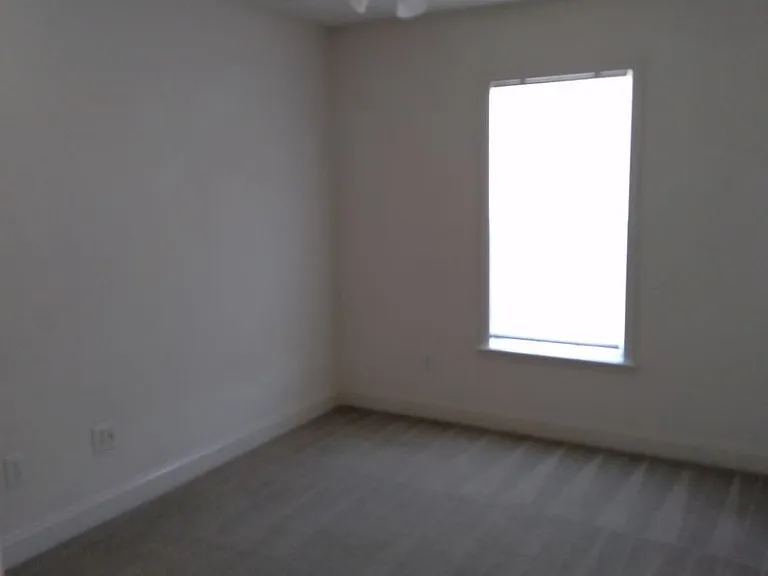 139 John Ct — Photo 8