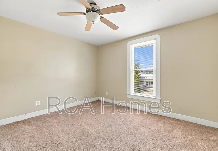 1013 E Morris St — Photo 8