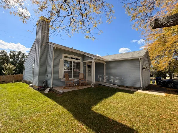 1356 Almaden Ln, Gurnee, IL 60031