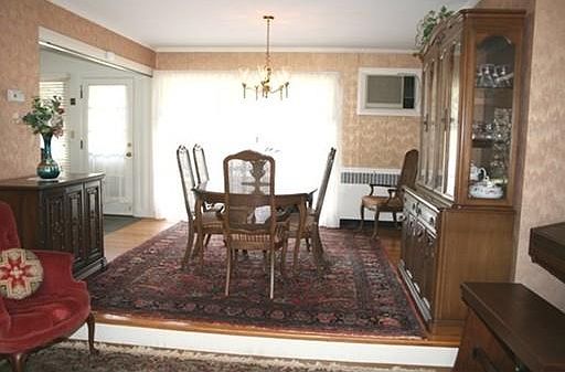 4th image of 555 Lowell St