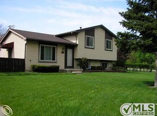 35615 Delia Dr, Sterling Heights, MI 48310