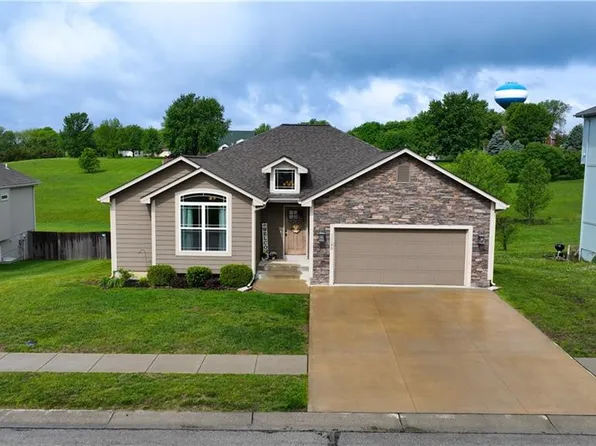 17890 Sunset Dr, Weston, MO 64098