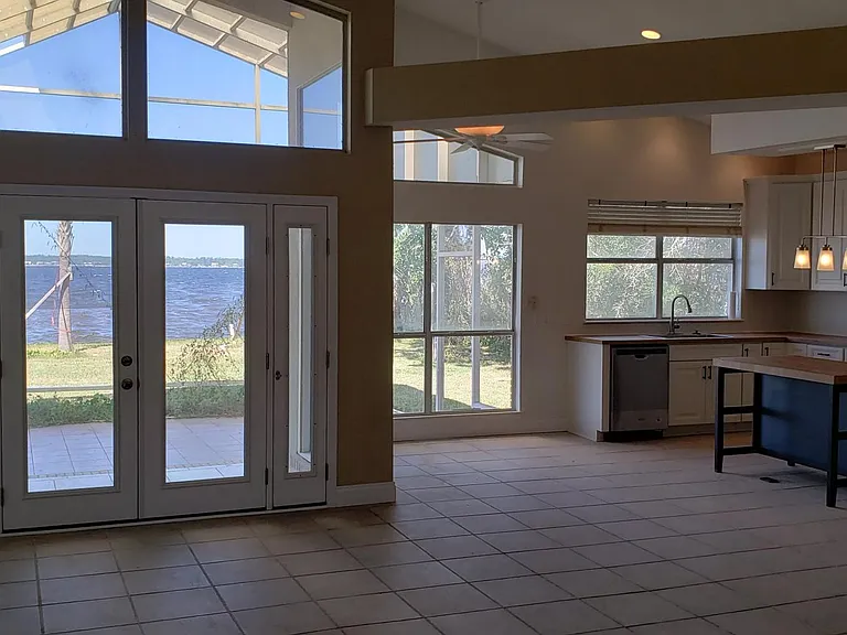 Livingroom into Kitchen