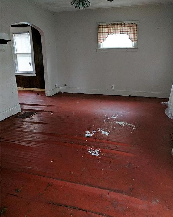 2nd image of 936 Butler St