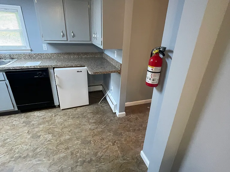 1033 Montgomery Ave — Photo 10