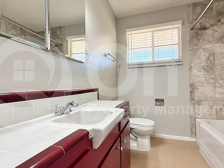 1730 W Northview Ave — Photo 9