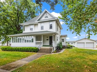 406 E Illinois St, Arthur, IL 61911
