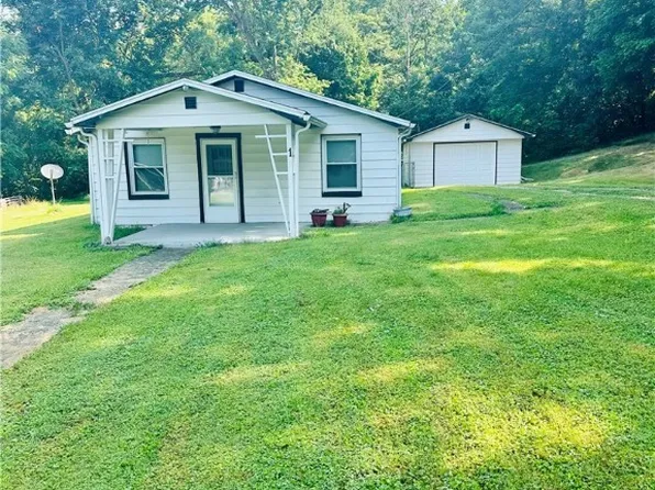 1 Private Dr, Beech Bottom, WV 26030