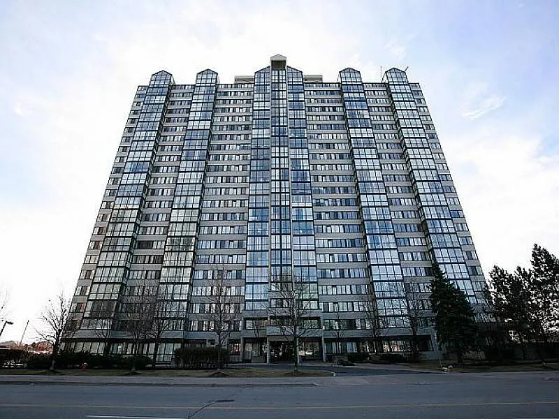 Burnhamthorpe — Photo 1