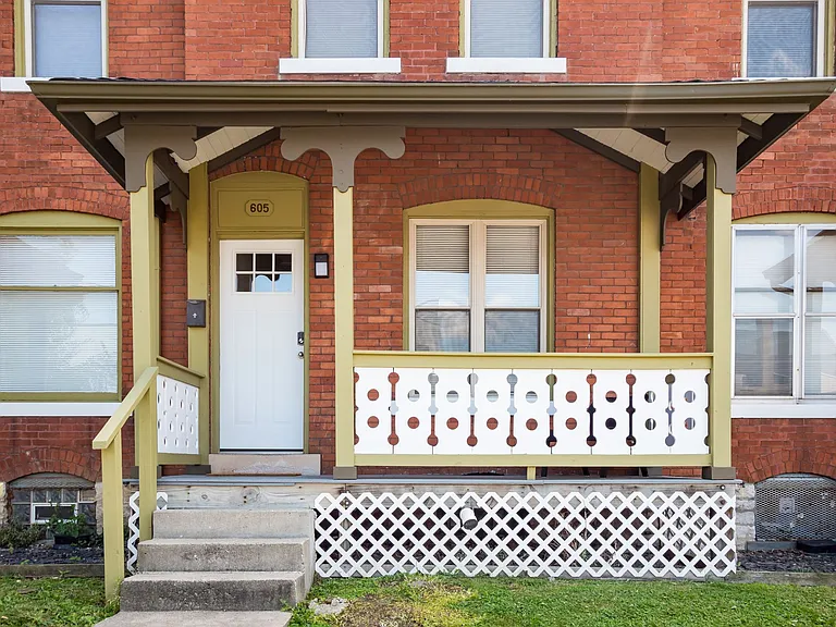 605 Oak St — Photo 6