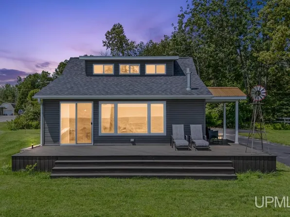 3988 M Rd, Escanaba, MI 49829