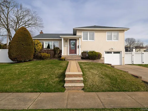 3643 Woodward Avenue, Seaford, NY 11783