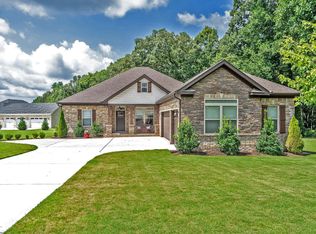 52 Knotting Hill Dr, Fayetteville, TN 37334