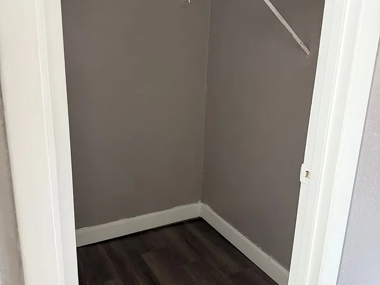 R 142 2811 S Archer Rd #W — Photo 8