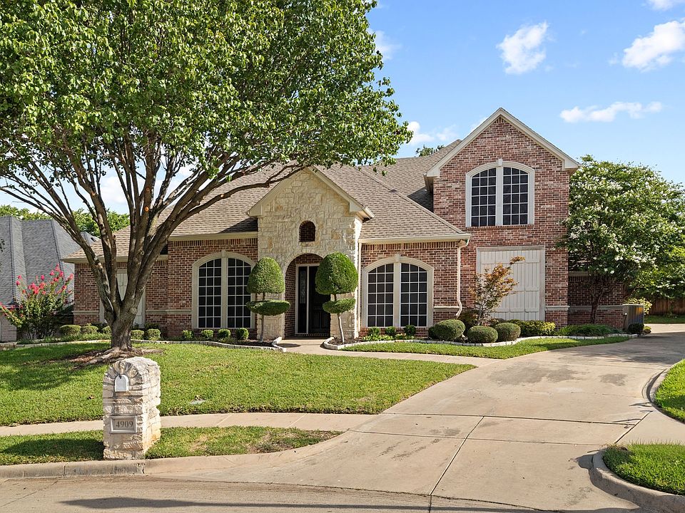1st image of 4909 Lakewood Dr