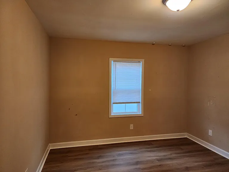 205 E Brown St — Photo 8