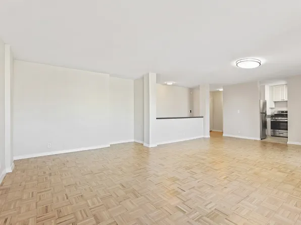 555 Main Street image 6 of 13