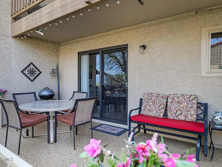 Private/Covered fenced back patio
String lights for nighttime ambience