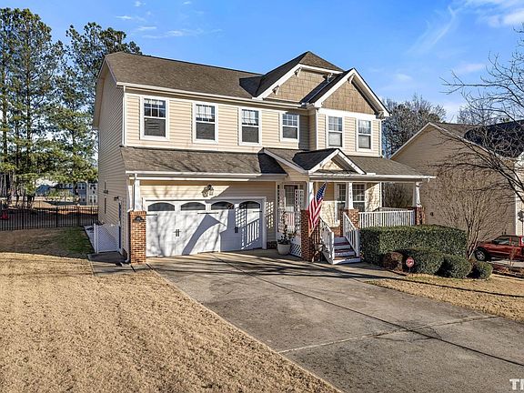 2nd image of 105 Club House Dr