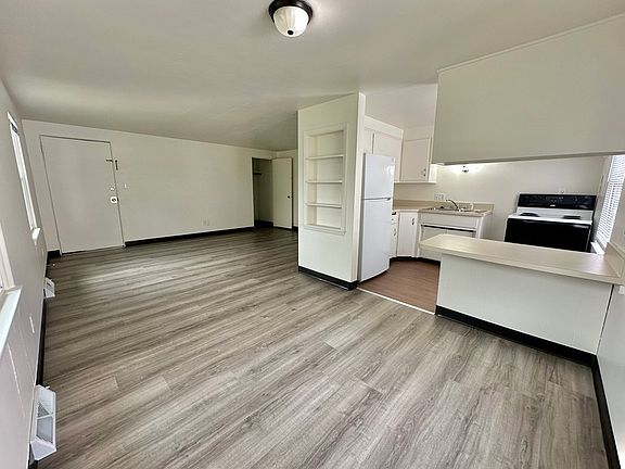 4th image of 1095 Gillingham Rd APT D