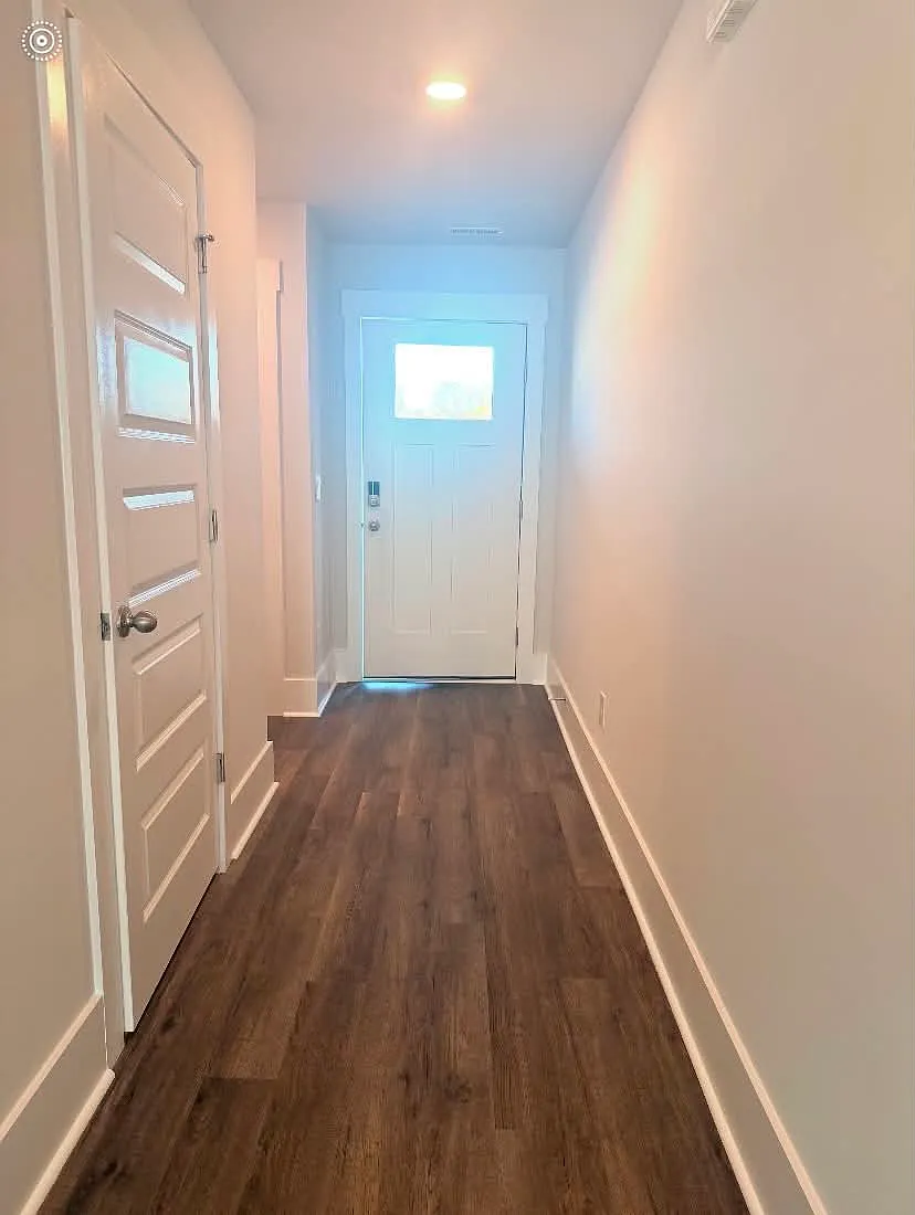 4 bed, 2.5 bath, 1555 sqft, $2,250 — Photo 2