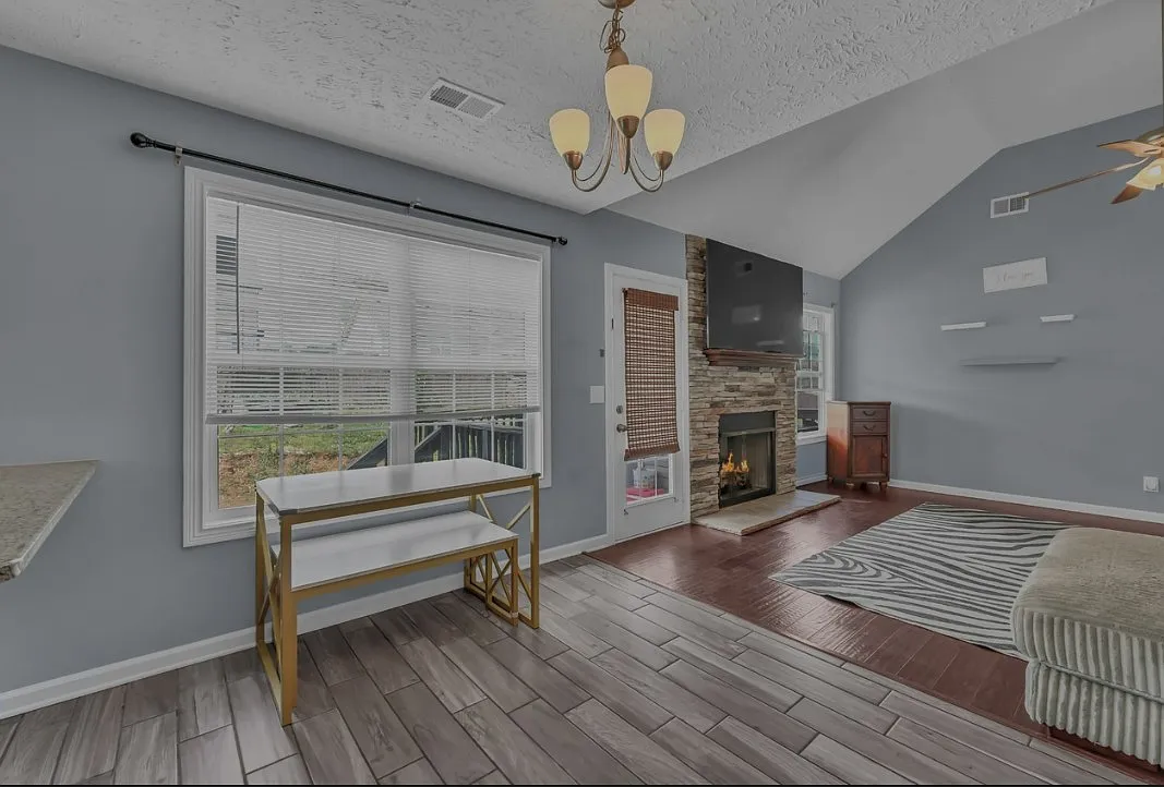 4 bed, 2006 sqft, $2,200 — Photo 4