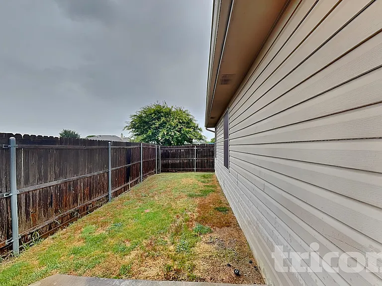 1248 Collett St — Photo 14
