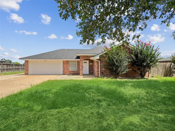 513 Apple St, Joshua, TX 76058