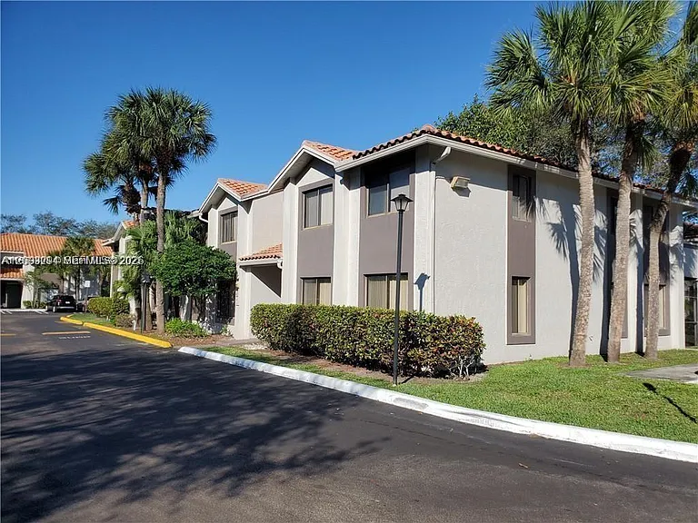 3204 Coral Lake Ln #3204 — Photo 2