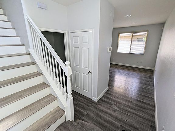 4th image of 14360 Gilmore St