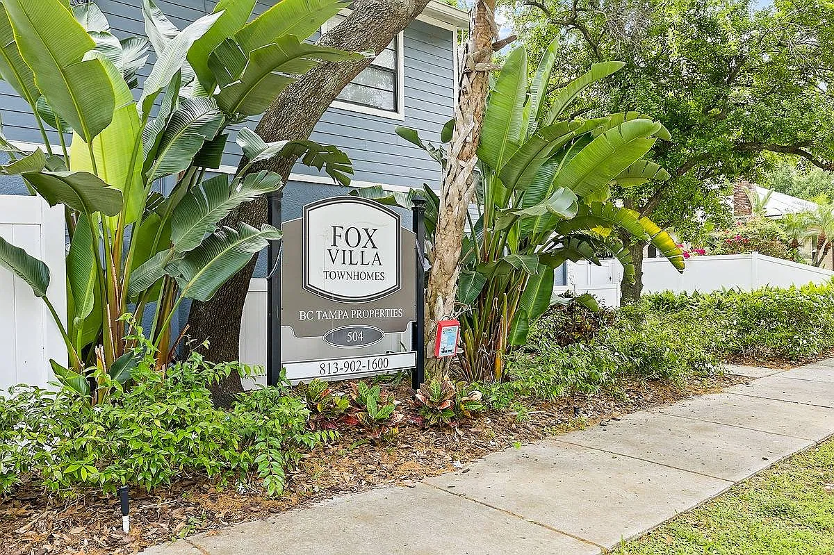 2 bed, 1.5 bath, 1100 sqft, $2,460 — Photo 2