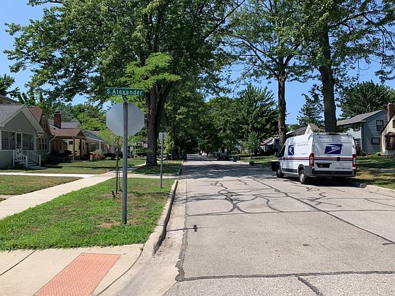 5th image of 1001 E 2nd St