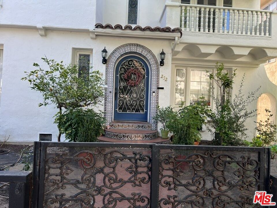 2nd image of 232 N La Peer Dr