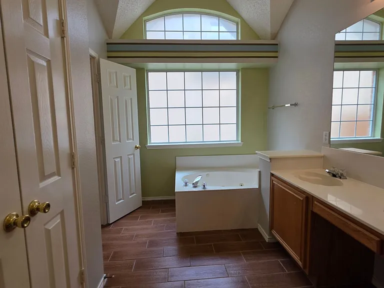 1268 Topeka Dr — Photo 18
