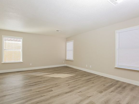 4th image of 7933 Hollow Pine St